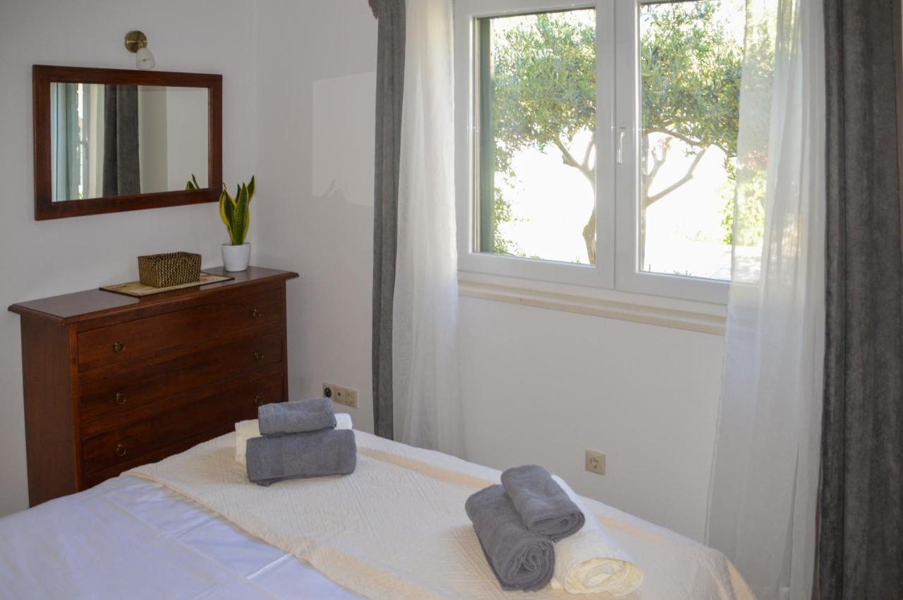 Issa Holiday Home - 3 Min Walk To Beach Kaštela Exterior foto