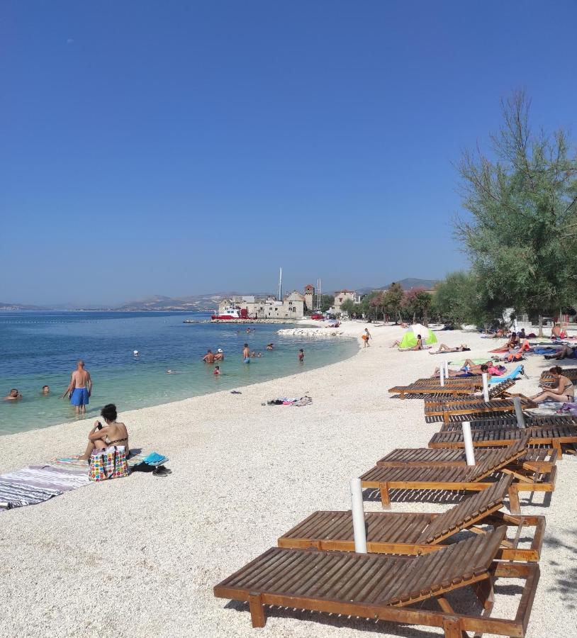 Issa Holiday Home - 3 Min Walk To Beach Kaštela Exterior foto
